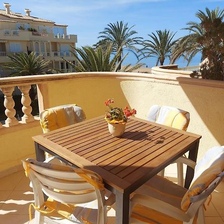 Estupendo Apartamento En Primera Linea De Playa Y Con Vistas Al Mar Denia Exteriör bild