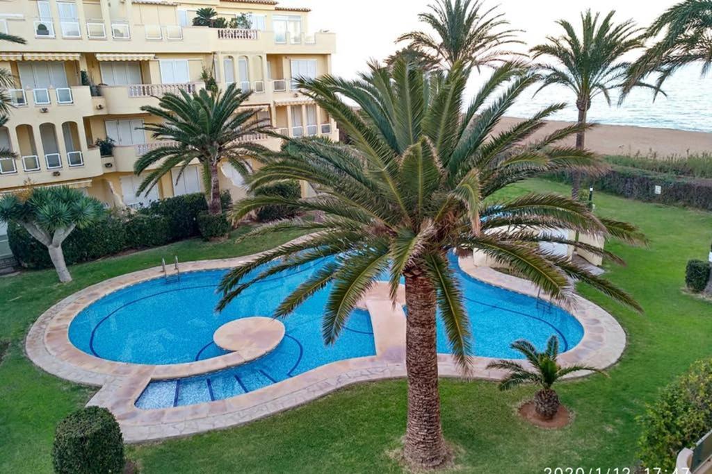 Estupendo Apartamento En Primera Linea De Playa Y Con Vistas Al Mar Denia Exteriör bild