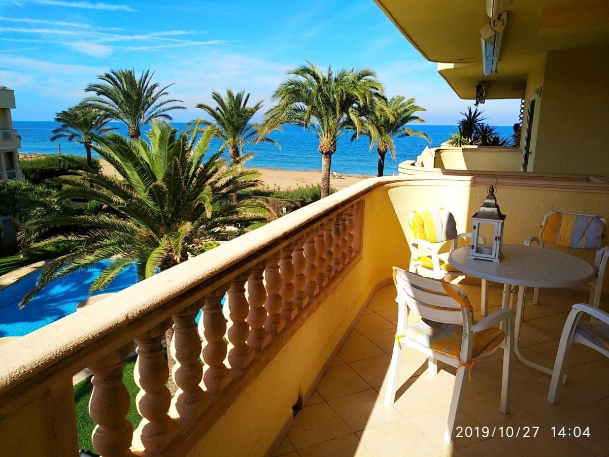 Estupendo Apartamento En Primera Linea De Playa Y Con Vistas Al Mar Denia Exteriör bild