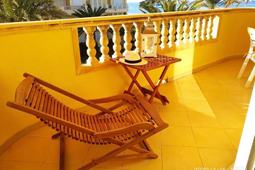 Estupendo Apartamento En Primera Linea De Playa Y Con Vistas Al Mar Denia Exteriör bild