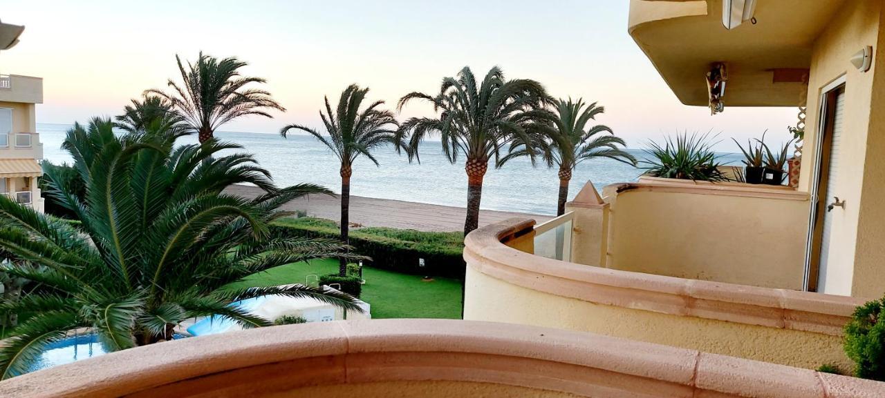 Estupendo Apartamento En Primera Linea De Playa Y Con Vistas Al Mar Denia Exteriör bild