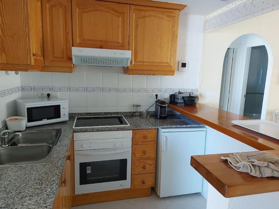 Estupendo Apartamento En Primera Linea De Playa Y Con Vistas Al Mar Denia Exteriör bild