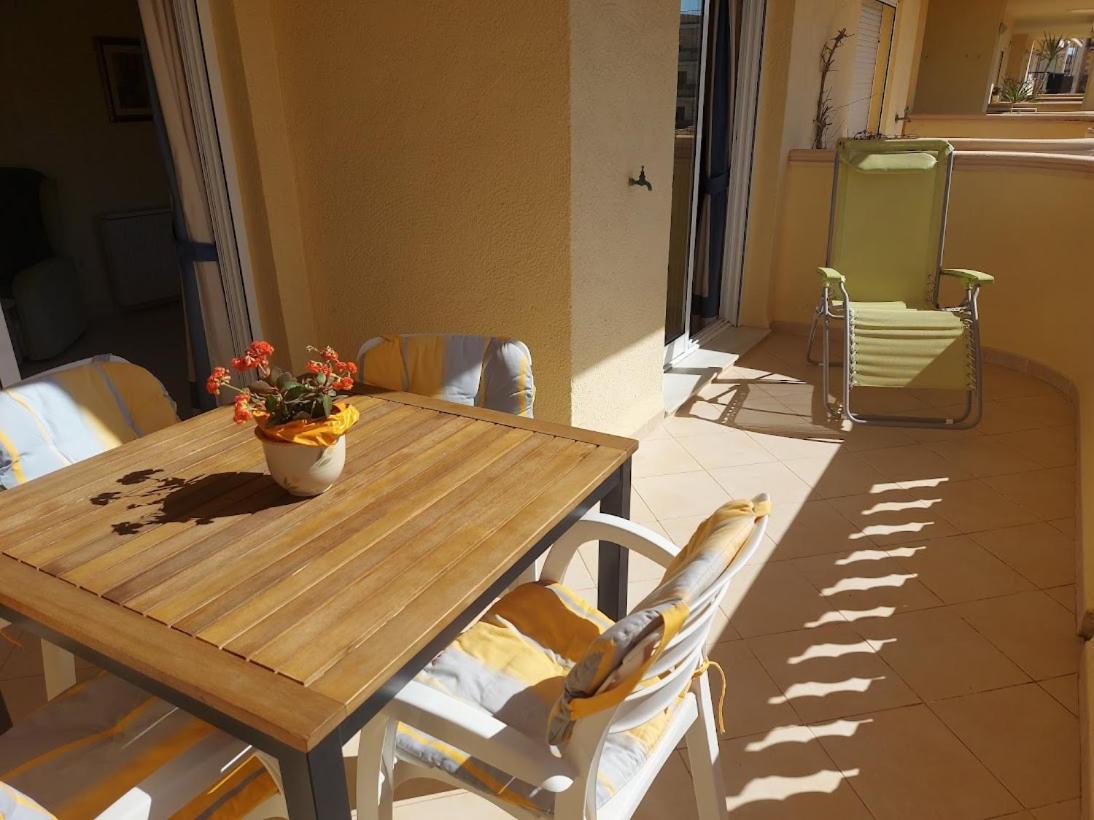 Estupendo Apartamento En Primera Linea De Playa Y Con Vistas Al Mar Denia Exteriör bild
